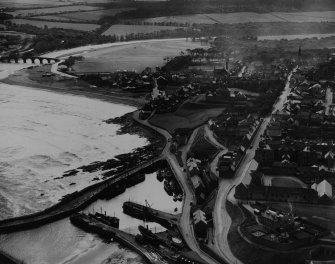 Banff, general view, showing Harbour Place and Castle Street.  Oblique aerial photograph taken facing south.  This image has been produced from a print.