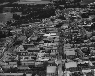 Elgin, general view, showing St Giles' Church of Scotland, High Street and South Street.  Oblique aerial photograph taken facing east.  This image has been produced from a print.