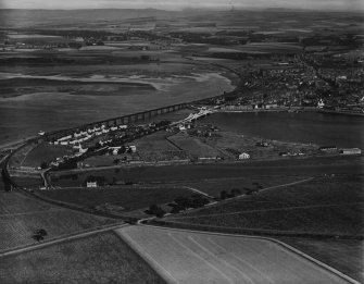 Montrose, general view, showing Rossie Island and Montrose Basin.  Oblique aerial photograph taken facing north.  This image has been produced from a print.