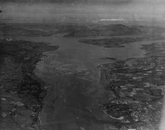 River Clyde, general view, showing Dumbarton and Rosneath.  Oblique aerial photograph taken facing west.  This image has been produced from a print.