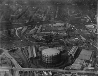 Tradeston Gas Works, Kilbirnie Street, Glasgow.  Oblique aerial photograph taken facing north.  This image has been produced from a print. 