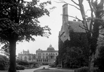 General view of old and new houses.