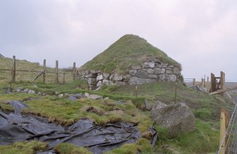 General view of Cnoc Dubh shieling hut.