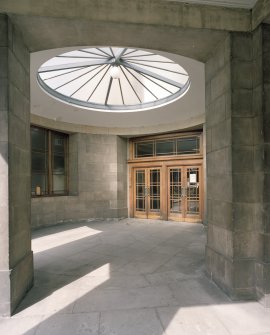 Rotunda entrance. Detail.