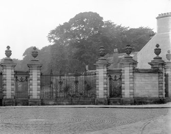 View of railings known as Louise Carnegie Memorial Gate, at Pittencrieff Park, Dumfermline.