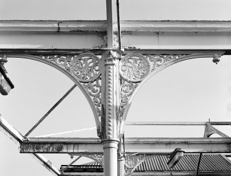 Detail of cast-iron column head on Platform 1.