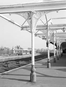 View of cast-iron columns on Platform 1.