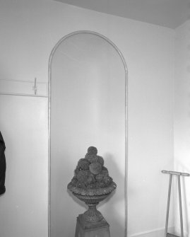 Interior. Porch niche