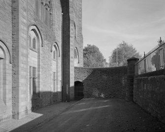 Detail of curved wall at entrance