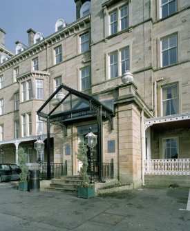 W front Detail of main entrance