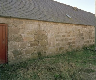 N range. N wall. Detail of blocked archways