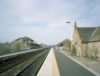 General vieww from S down centre of station, showing both platforms