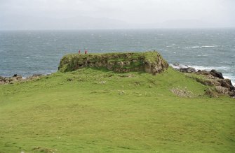 Muck, Caisteal an Duin Bhain. Fort (NM 4218 7864), and buildings and huts (NM 4217 7867). Site survey in progress. View from N.