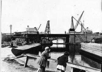 'Bridge lowered electrically [for the| first time, 19/6/32'