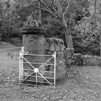 Detail of E gate pier.