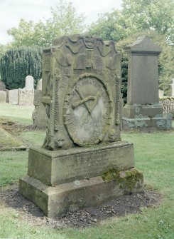 Churchyard, gravestone to Isabella Rennie Gray, detail