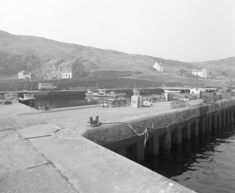 Lybster Harbour
View from east showing the protected inner harbour, with a view of the store houses and fish-smoking kiln in the background to the left