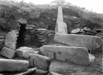 Excavation Photograph: Hut 4. pl.vi.2