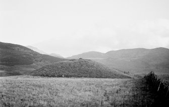 Sithean na Cluana cairn. View from NW.