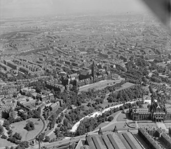 University and Art Gallery Glasgow, Lanarkshire, Scotland. Oblique aerial photograph taken facing North/East. 