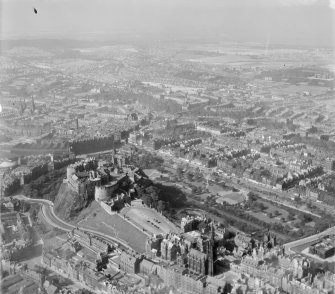 The Castle and Princes Street Station Edinburgh, Midlothian, Scotland. Oblique aerial photograph taken facing North/West. 