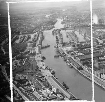 Kingston Dock to Queen's Dock Glasgow, Lanarkshire, Scotland. Oblique aerial photograph taken facing West. This image was marked by AeroPictorial Ltd for photo editing.