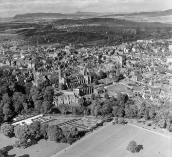 General View Dunfermline, Fife, Scotland. Oblique aerial photograph taken facing North/East. 
