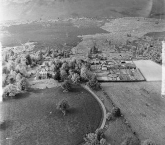 Major G Sherriff, Ascreavie, Kirriemuir Kingoldrum, Angus, Scotland. Oblique aerial photograph taken facing North. 