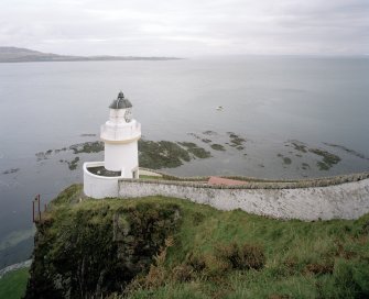 Islay, McArthur's Head Lighthouse
View from W of northern (cliff-top) end of compound, showing the lighthouse itself, and the rocks beneath (with part of Jura visible in the background)