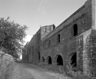 Newtongrange, Lady Victoria Colliery, Pithead Building (tub Circuit, Tippler Section, Picking Tables)
Oblique view from SW along W facade of colliery, showing brick arches and buttresses