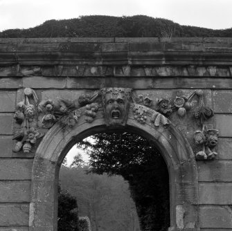 Archway (no.40 on plan), detail of top of arch.