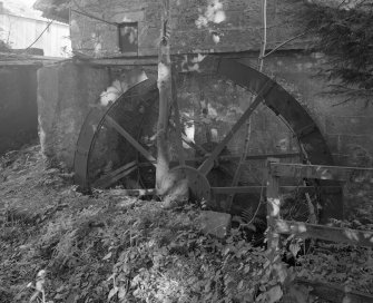 Auchenblae, Burnett Street, Den Mill
Detailed view from west of remains of overshot water wheel situated on the west gable of the mill