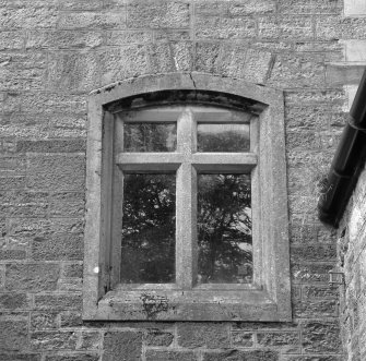 NE corner, concrete window surround, detail