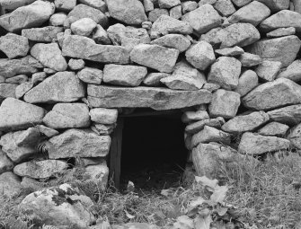 Cleit 137, Village.
View of doorway.