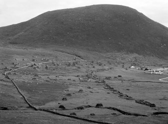 Village.
General view from West towards An Lag Bho'n Tuath and Oiseval.