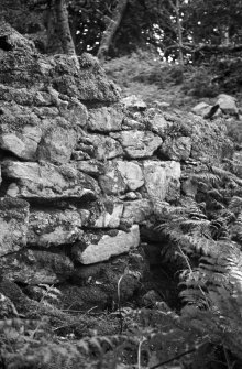 Dun Mor, fort, view of walling.