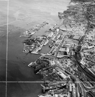 Greenock Harbour and Cartsdyke Shipyards,   Bridgend, Greenock, Renfrewshire, Scotland, 1949. Oblique aerial photograph taken facing east.  This image has been produced from a crop marked negative.