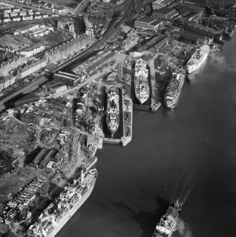 Barclay, Curle and Co, Ltd, Elderslie Shipyard, Scotstoun, Renfrew, Lanarkshire, Scotland, 1950. Oblique aerial photograph taken facing east.