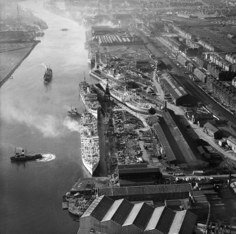 Barclay, Curle and Co, Ltd, Elderslie Shipyard, Scotstoun, Renfrew, Lanarkshire, Scotland, 1950. Oblique aerial photograph taken facing north-west.