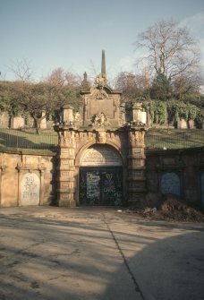 General view of Glasgow Necropolis with mural monument in foreground.