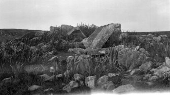 Chambered cairn, Loch Glen na Feannag.