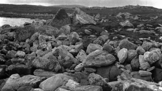 Chambered cairn, Geirisclett.