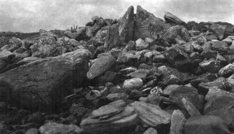 Chambered cairn, Geirisclett.