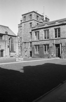 Aberdeen, King's College.
View of Cromwell's tower from within the quadrangle.