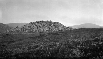 General view of Reineval chambered cairn.