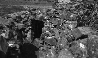 Dun Fiadhairt, entrance to northern guard chamber.