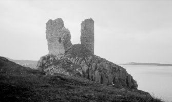 Skye, Kyleakin, Caisteal Maol. General view. 
