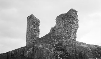 Skye, Kyleakin, Caisteal Maol.
General view.
