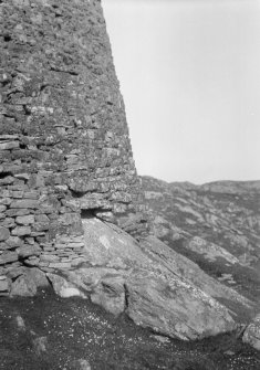 Dun Carloway. Detail of external masonry.