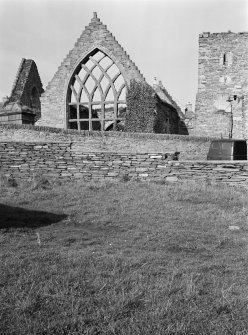 View of south gable and tracery window, Old St Peter's Church, Wilson Lane, Thurso.
